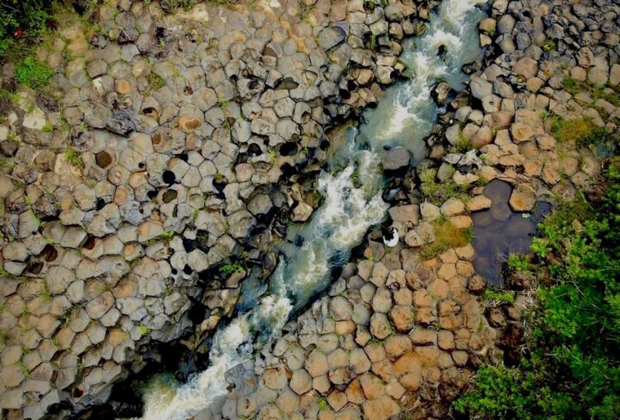 Suối đá đĩa