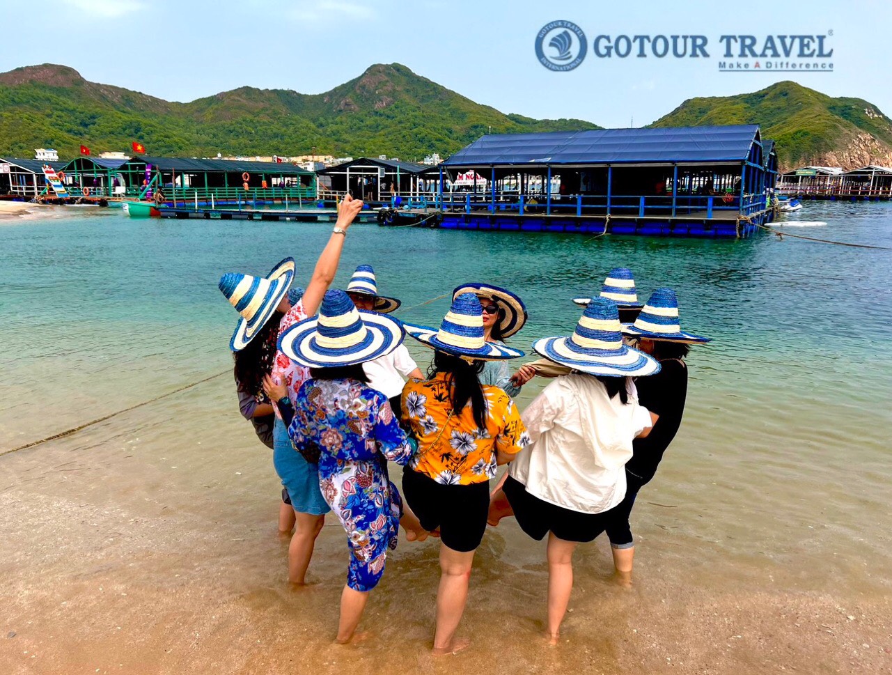 Đảo Hòn Khô chào đón đoàn khách từ Hà Nội