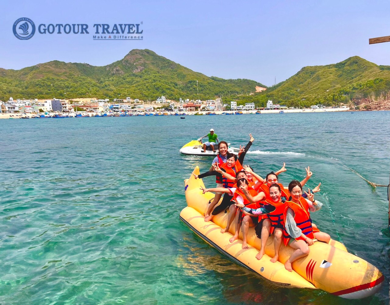 Trò chơi phao chuối cảm giá mạnh. Tour đảo Hòn Khô - Quy Nhơn